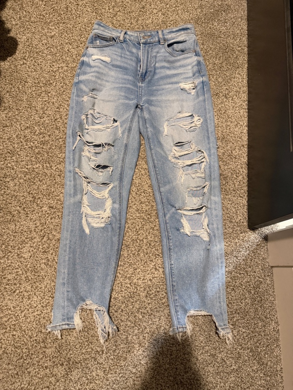 American Eagle Outfitters Light Blue Distressed Boyfriend Jeans